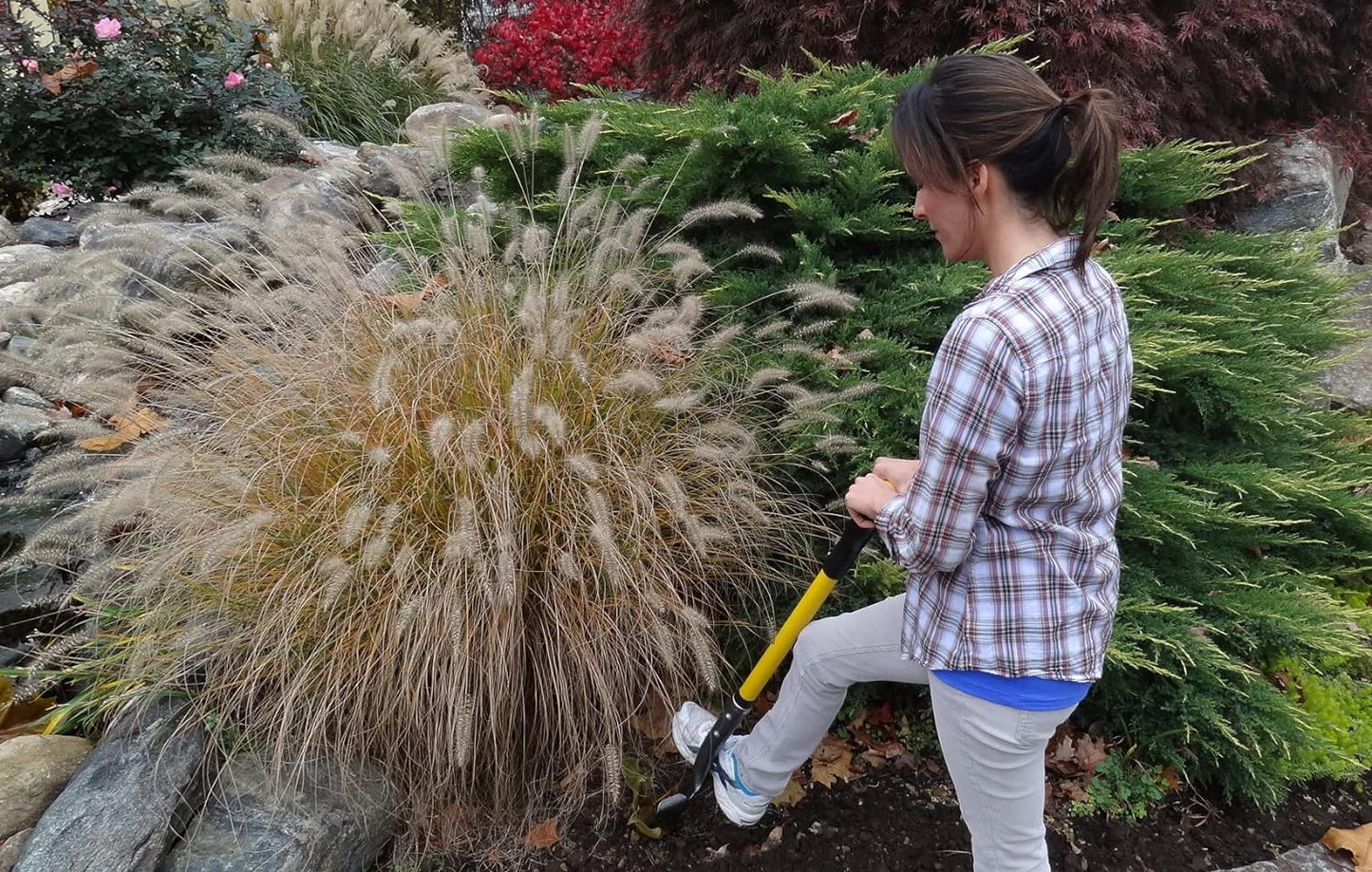 SHFD3 40" Lime Garden Spade Shovel - Gardening Shovel with a 9" x 11" Beveled Blade, Steel-Reinforced Fiberglass Long Handle & Cushioned D-Grip - Digging Spade for Planting