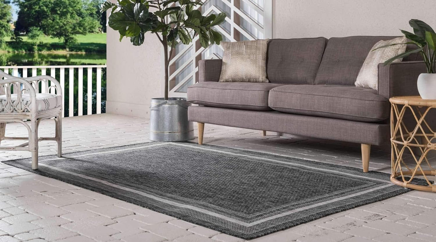 Unique Loom Outdoor Border Collection Area Rug - Soft Border (4' 1" x 6' 1" Rectangle, Black/ Ivory)