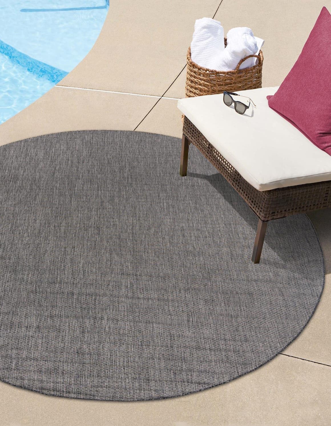 Unique Loom Outdoor Solid Collection Area Rug (5' 3" Round Black/Ivory)