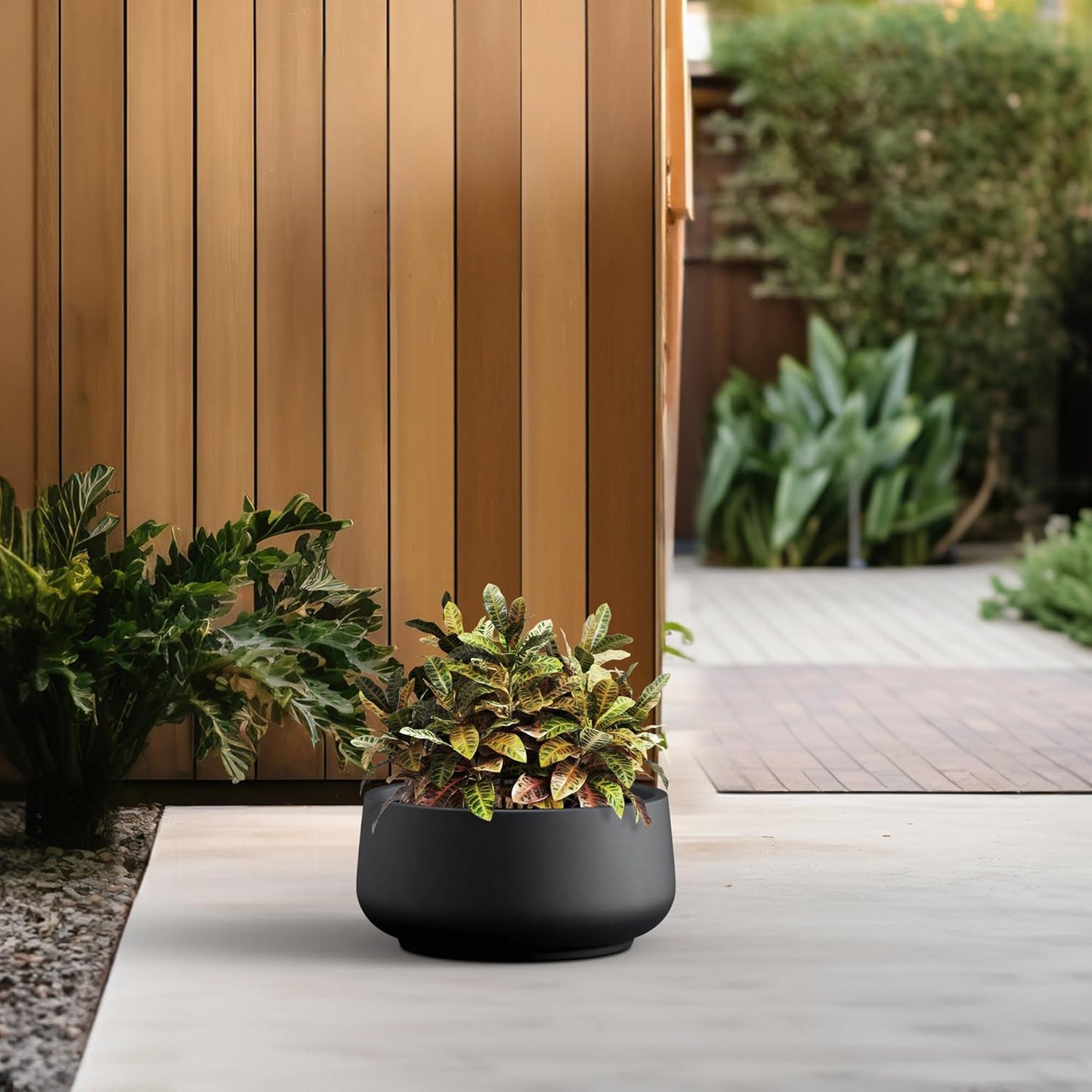 Kante 13.4" Dia Round Curvy Concrete Planter, Large Plant Pots with Drainage Hole and Rubber Plug for Indoor Outdoor Plants, Flower Pot for Home Garden Patio Porch, Black
