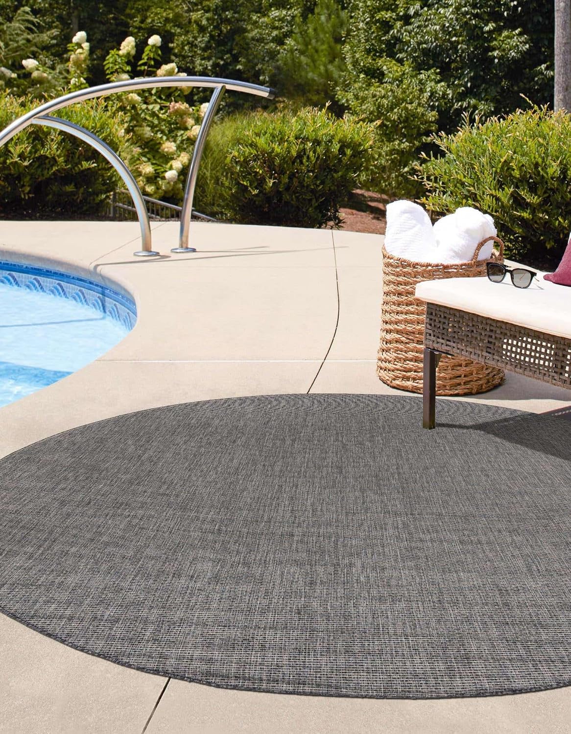 Unique Loom Outdoor Solid Collection Area Rug (10' Round Black/Ivory)
