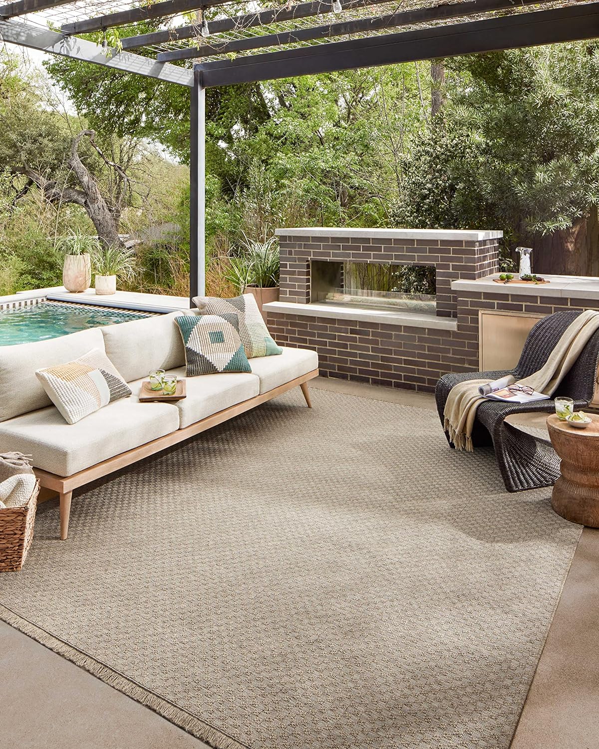 Loloi Dawn Collection Indoor/Outdoor DAW-02 Tan 7'-8" x 7'-8" Round Area Rug